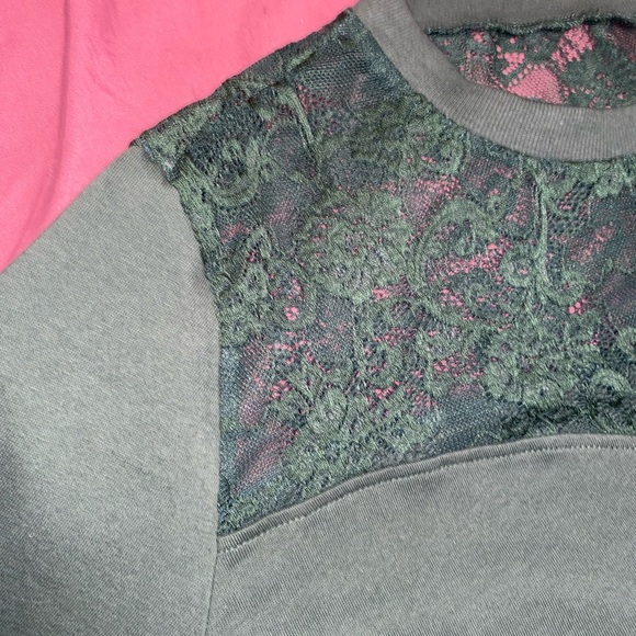 Emery Rose Plus Size Lace Pullover Top Casual Lightweight Fem Emerald Green NEW - Picture 5 of 8